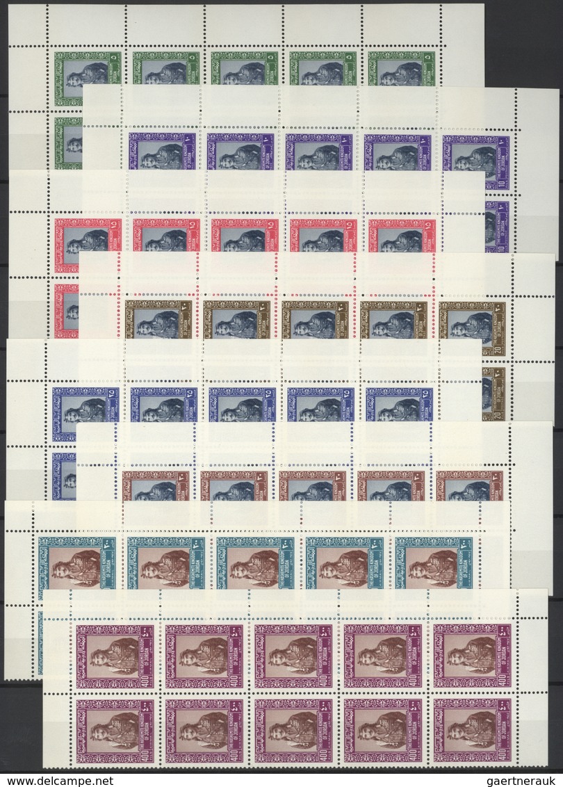 23301 Jordanien: 1960s/1970s. Stock Book Well-filled With Stamps Of The Named Period, Mostly In Blocks Of - Jordanie
