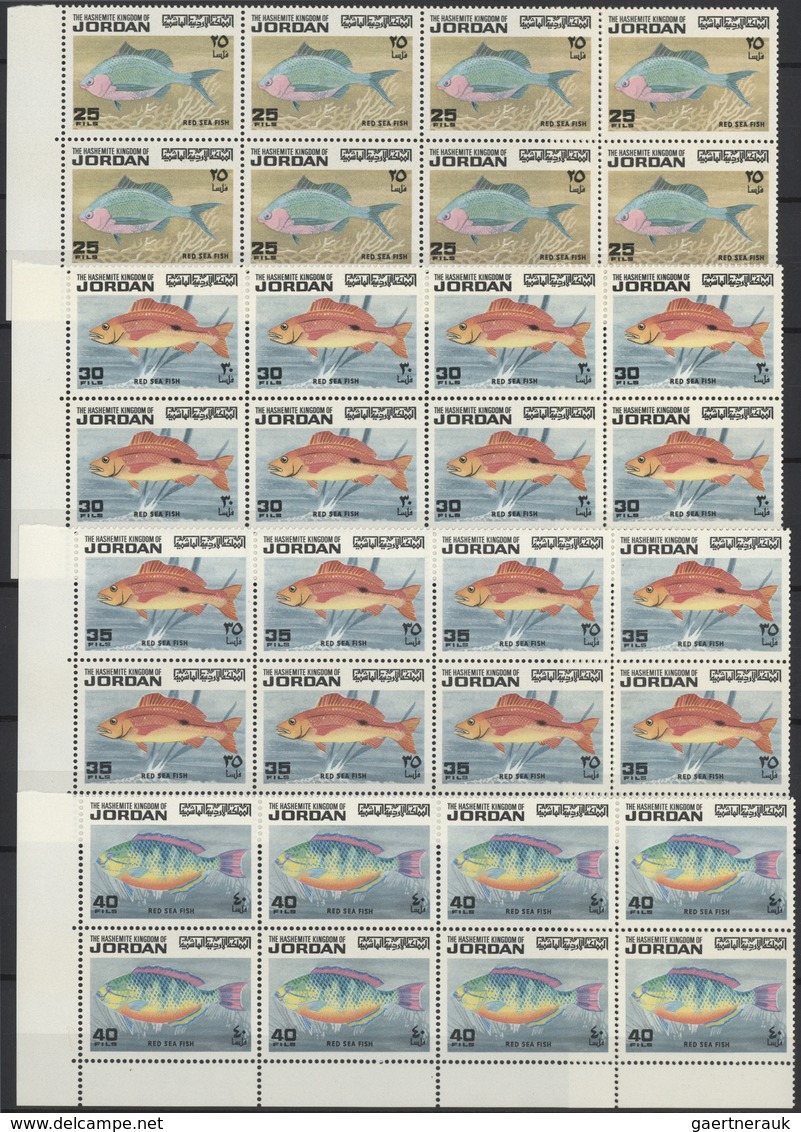 23301 Jordanien: 1960s/1970s. Stock book well-filled with stamps of the named period, mostly in blocks of