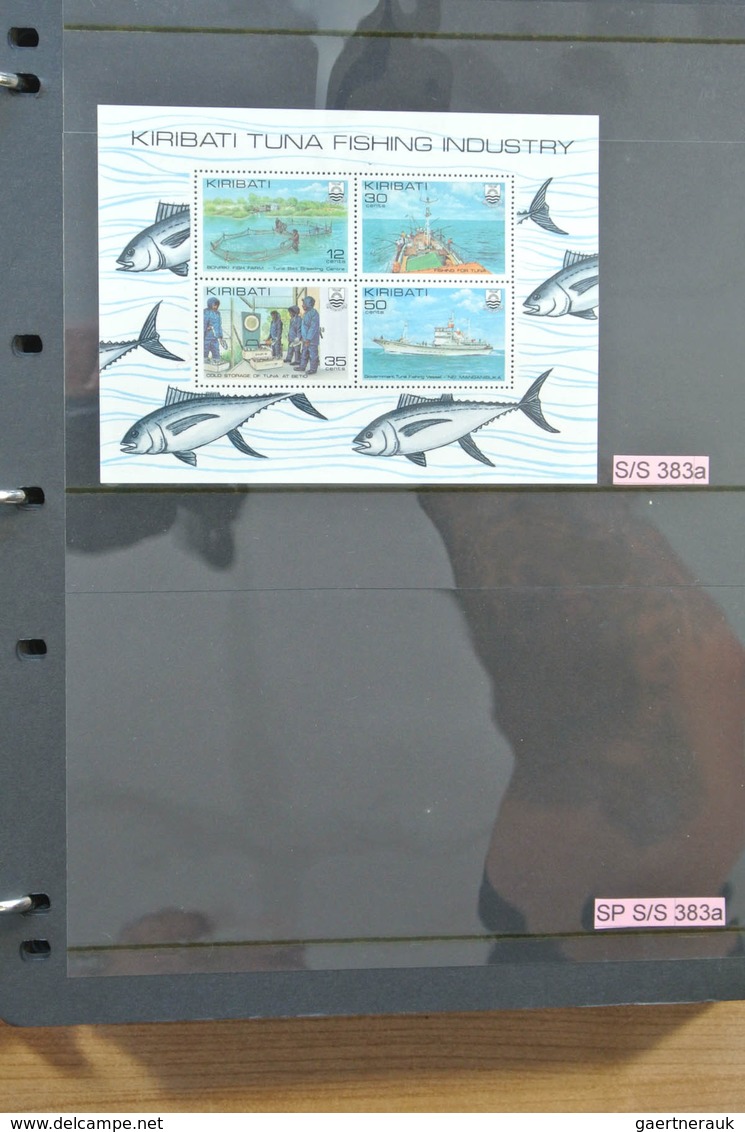 23337 Kiribati (Gilbert-Inseln): 1979-2008. Apparently complete, MNH collection Kiribati 1979-2008 in 2 al
