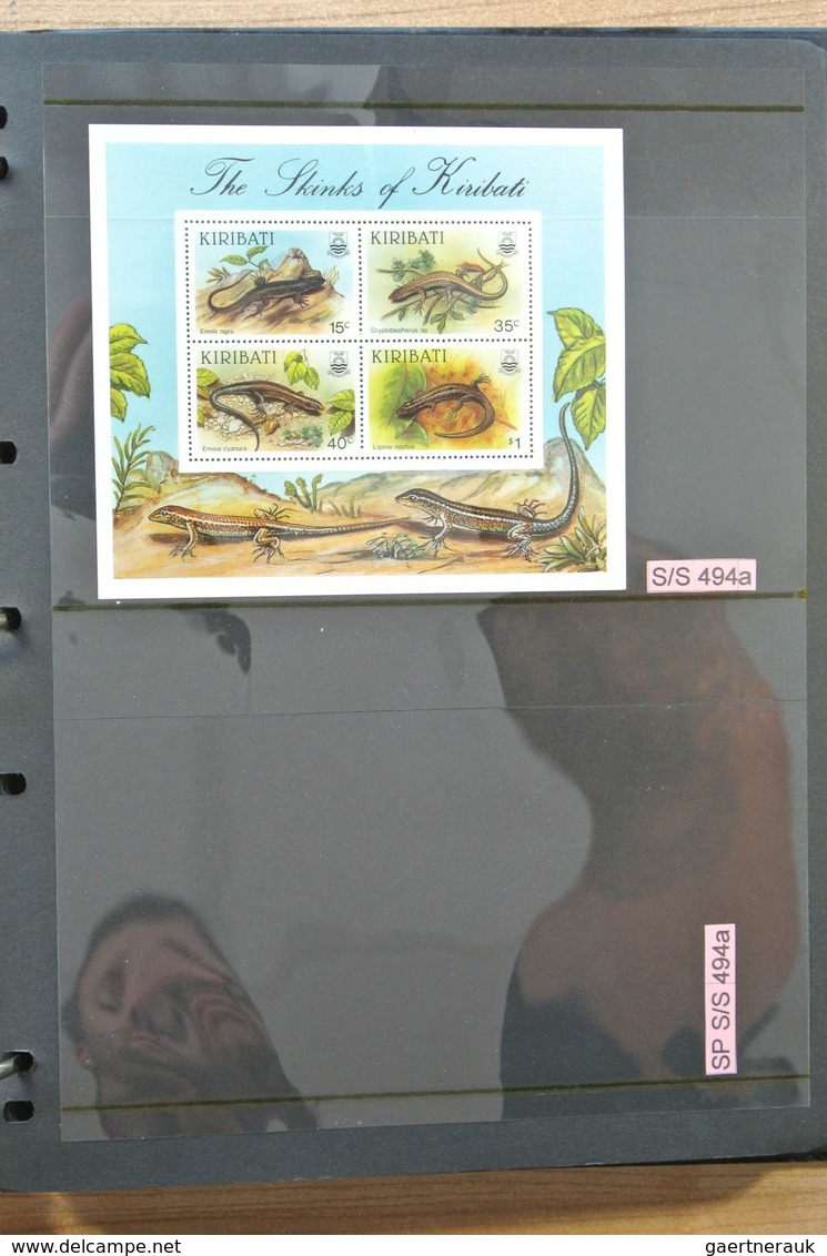 23337 Kiribati (Gilbert-Inseln): 1979-2008. Apparently complete, MNH collection Kiribati 1979-2008 in 2 al