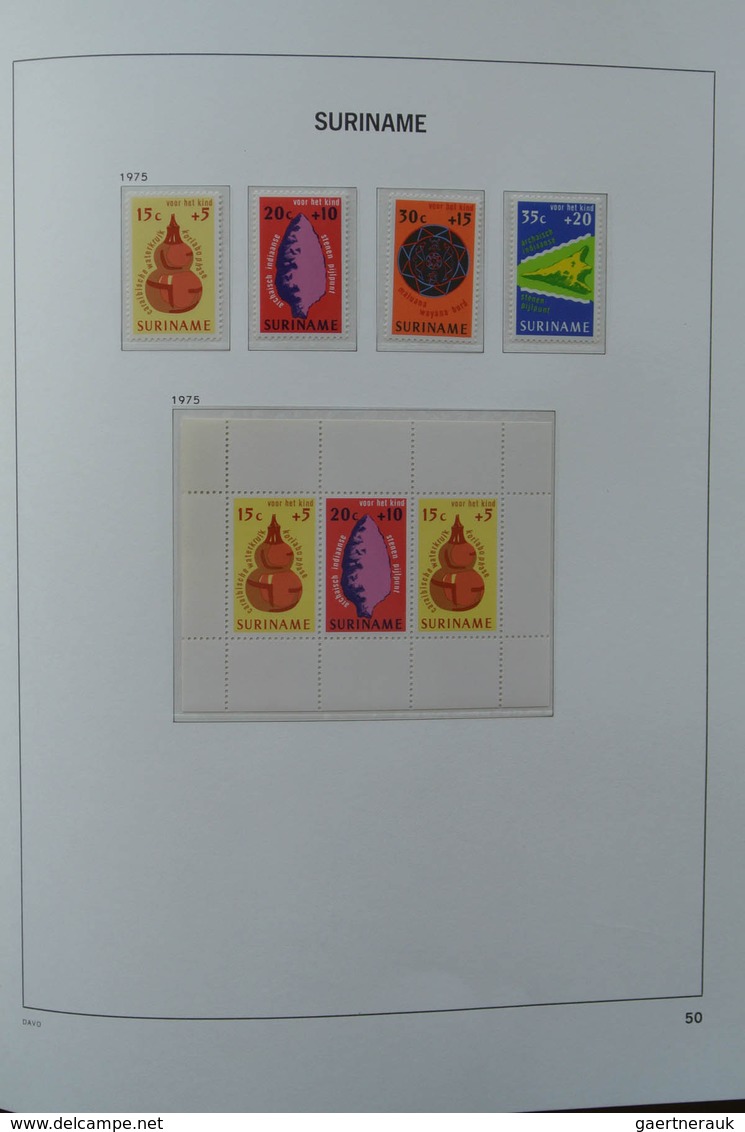 24152 Surinam: 1927-1975. MNH and mint hinged, almost complete collection Surinam 1927-1975 in Davo luxe a