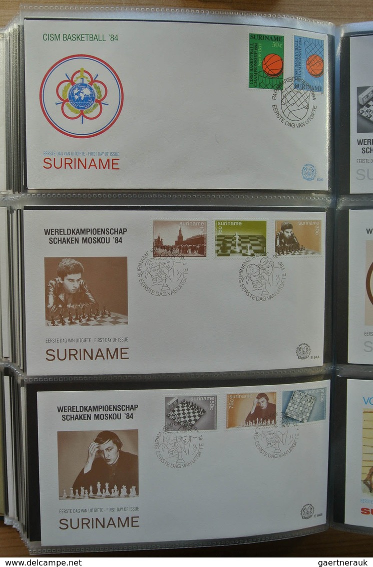 24155 Surinam: 1975-2005. With the exception of only a few FDC's a complete collection unaddressed FDC's o