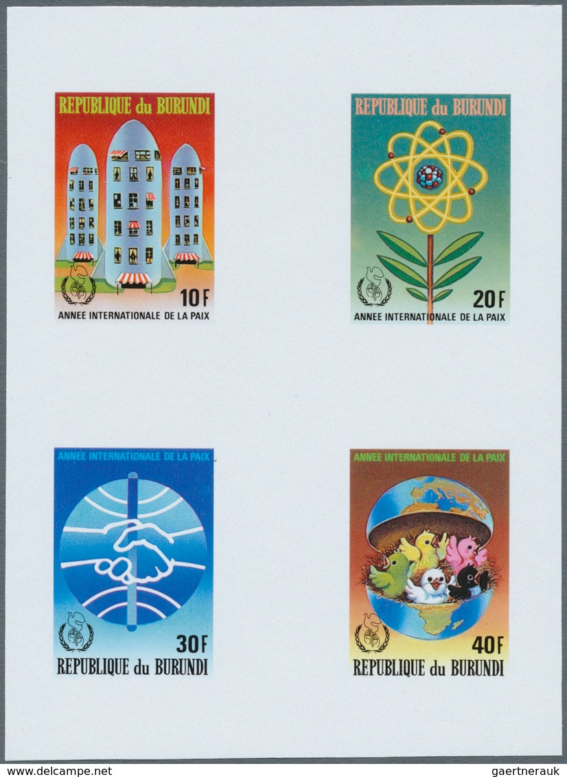 24446 Vereinte Nationen - New York: 1960/2000 (approx), Various Countries. Accumulation Of 115 Items Showi - Autres & Non Classés