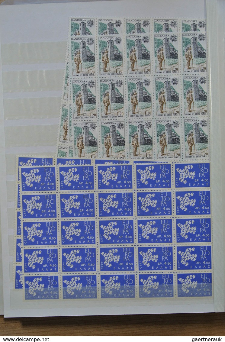 24568 Alle Welt: Stockbook with MNH material of various countries, many in sheets or sheetparts, including