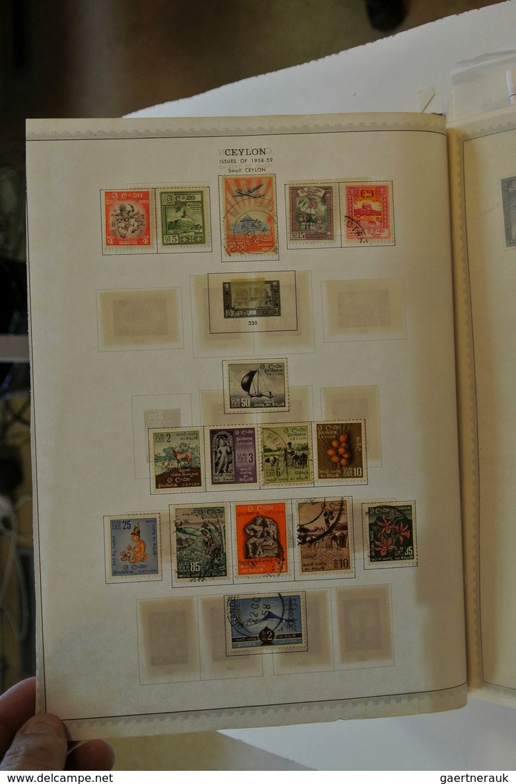 24685 Asien: Box with MNH, mint hinged and used material of British Asia. Mostly stamps of Ceylon and Paki