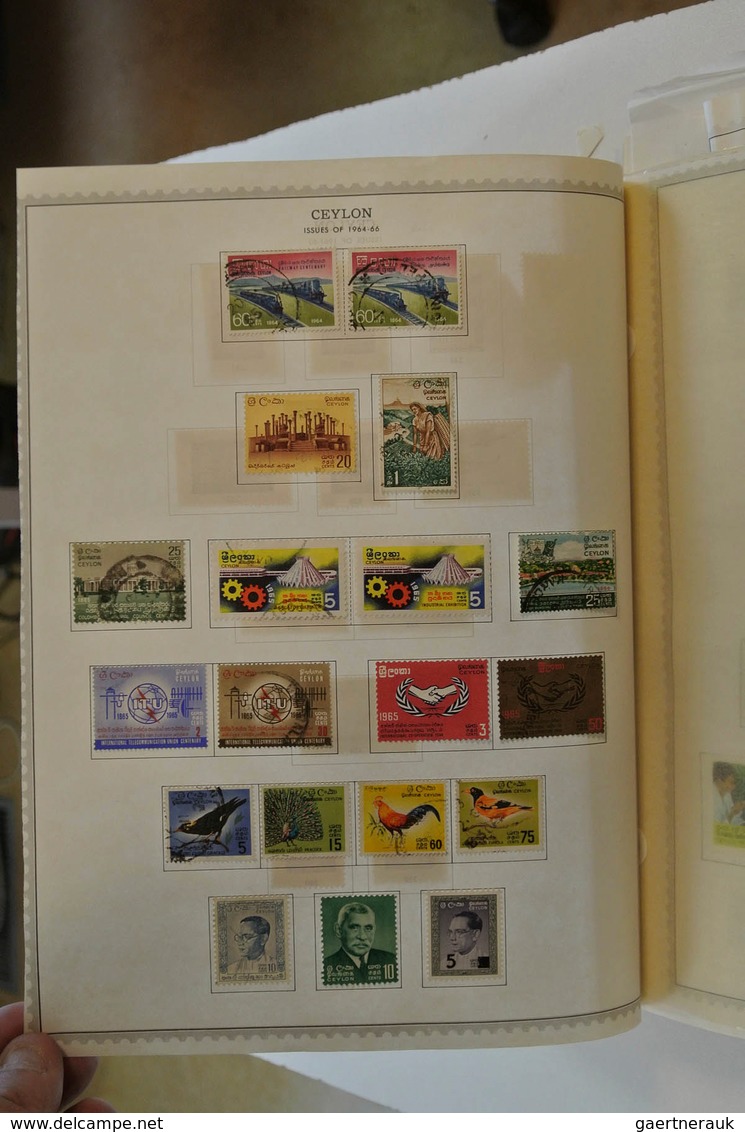 24685 Asien: Box with MNH, mint hinged and used material of British Asia. Mostly stamps of Ceylon and Paki