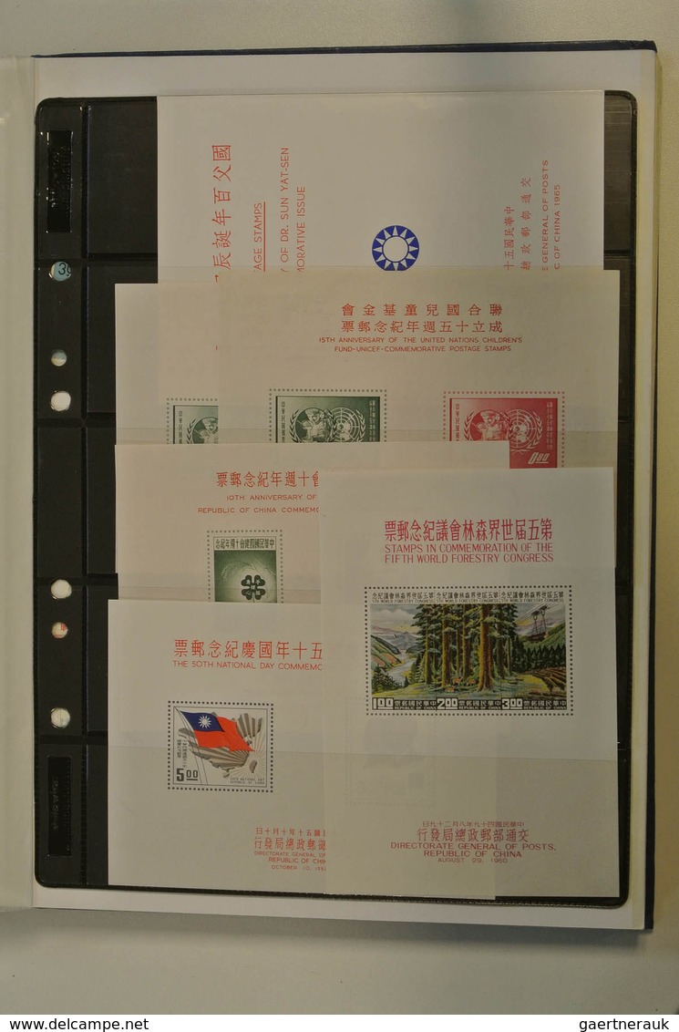 24686 Asien: Five Stockbooks With Various MNH, Mint Hinged And Used Material Of Asian Countries. Contains - Autres - Asie