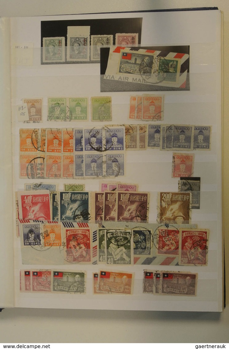 24686 Asien: Five stockbooks with various MNH, mint hinged and used material of Asian countries. Contains