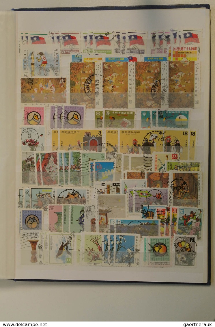 24686 Asien: Five stockbooks with various MNH, mint hinged and used material of Asian countries. Contains