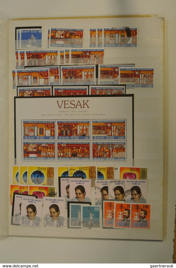 24686 Asien: Five stockbooks with various MNH, mint hinged and used material of Asian countries. Contains