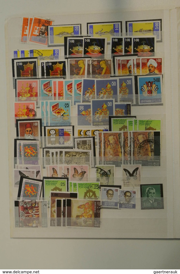 24686 Asien: Five stockbooks with various MNH, mint hinged and used material of Asian countries. Contains