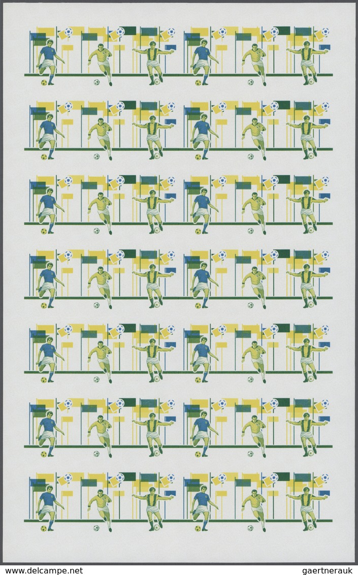 25603 Thematik: Sport-Fußball / Sport-soccer, Football: 1982, Penrhyn. Progressive Proofs Set Of Sheets Fo - Autres & Non Classés