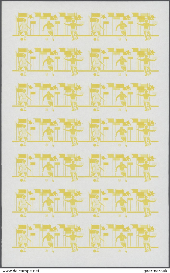 25603 Thematik: Sport-Fußball / Sport-soccer, Football: 1982, Penrhyn. Progressive Proofs Set Of Sheets Fo - Autres & Non Classés