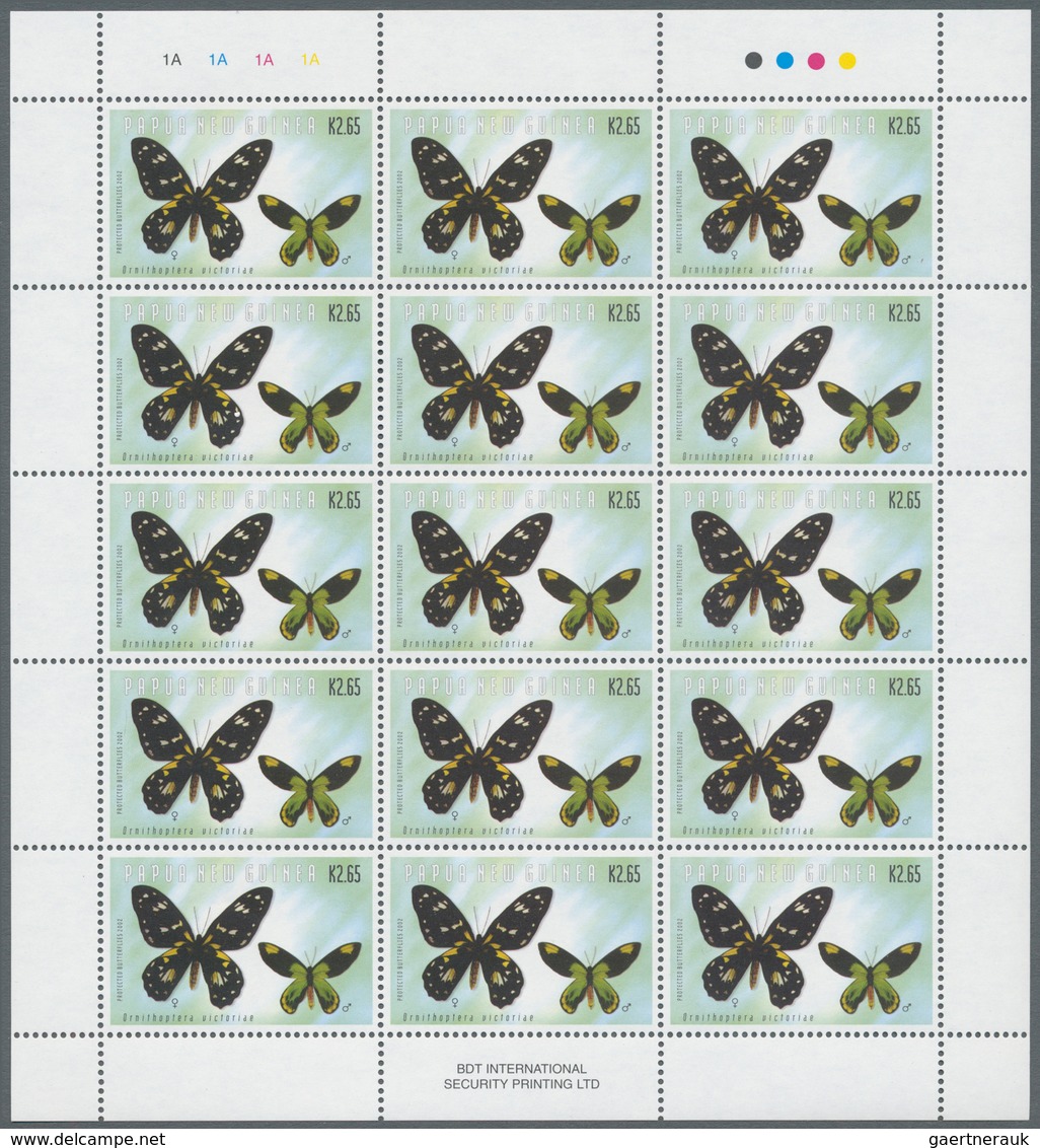 25810 Thematik: Tiere-Schmetterlinge / Animals-butterflies: 2002, Papua New Guinea. Lot Of 1,500 Stamps "2 - Farfalle