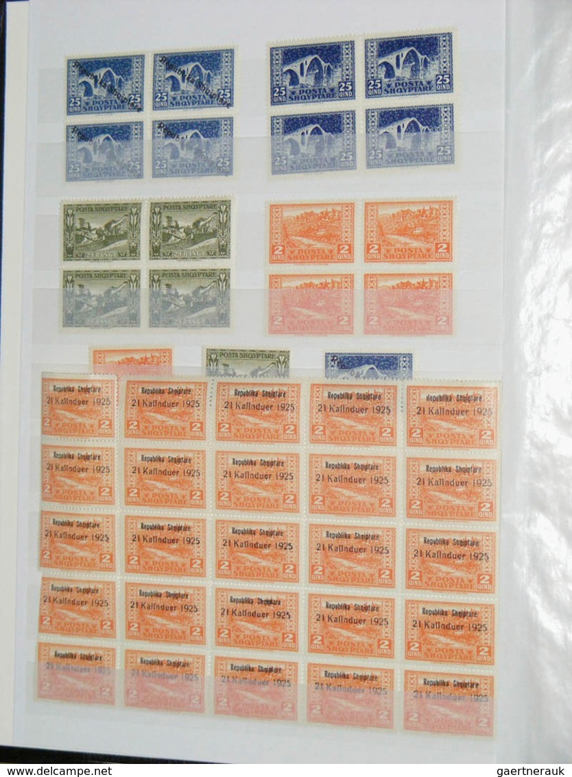 26014 Albanien: 1920/30 (ca.): Collection MNH Sheetparts Of Albania Ca. 1920-1930 In 2 Stockbooks. Contain - Albanie