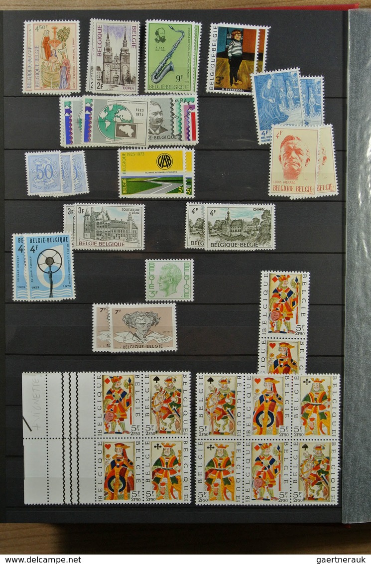 26123 Belgien: 1963-2009. MNH lot Belgium 1963-2009 in 4 stockbooks. Lot contains very much material, incl