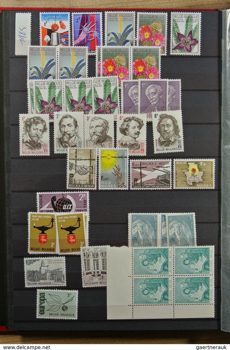 26123 Belgien: 1963-2009. MNH lot Belgium 1963-2009 in 4 stockbooks. Lot contains very much material, incl