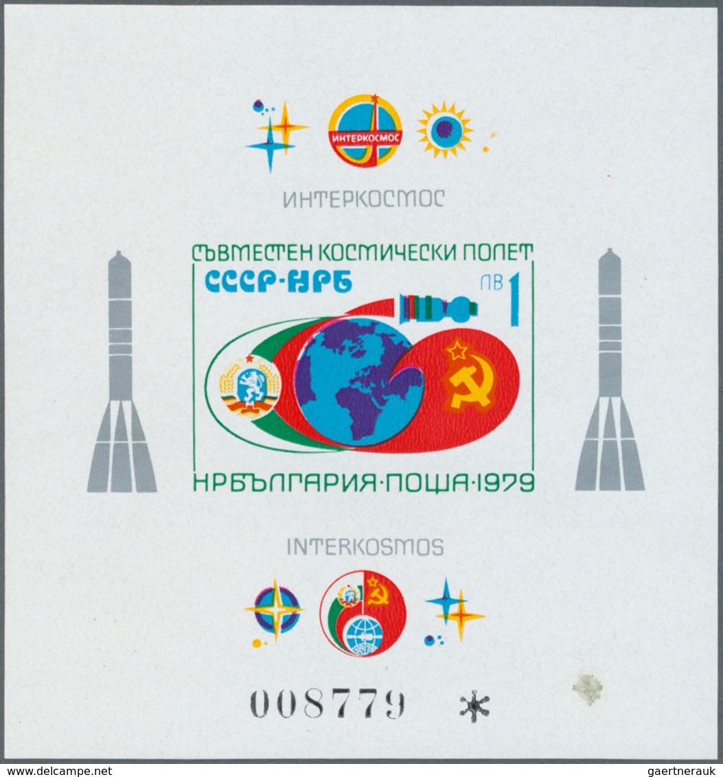 26204 Bulgarien: 1979/1985, Holding Of U/m Souvenir Sheets: Michel Nos. Block 84 (43), 87 (10), 94 (2), 10 - Lettres & Documents