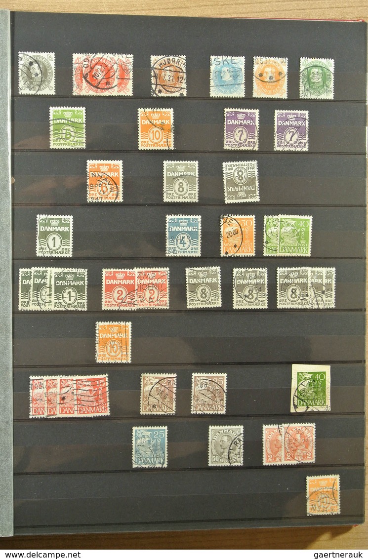 26216 Dänemark: Album and 2 stockbooks with various used material of Denmark, including many blocks of 4,