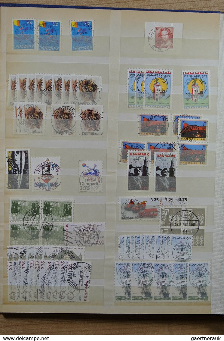 26281 Dänemark - Stempel: Stockbook with hundreds of stamps of Denmark, specially collected for nice and c