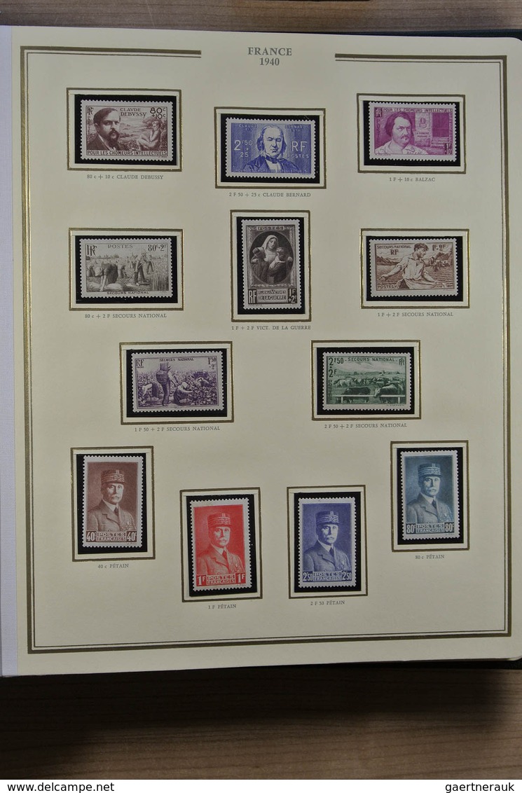 26419 Frankreich: 1900-1972. Well filled, MNH, mint hinged and used collection France 1900-1972 in 3 luxe