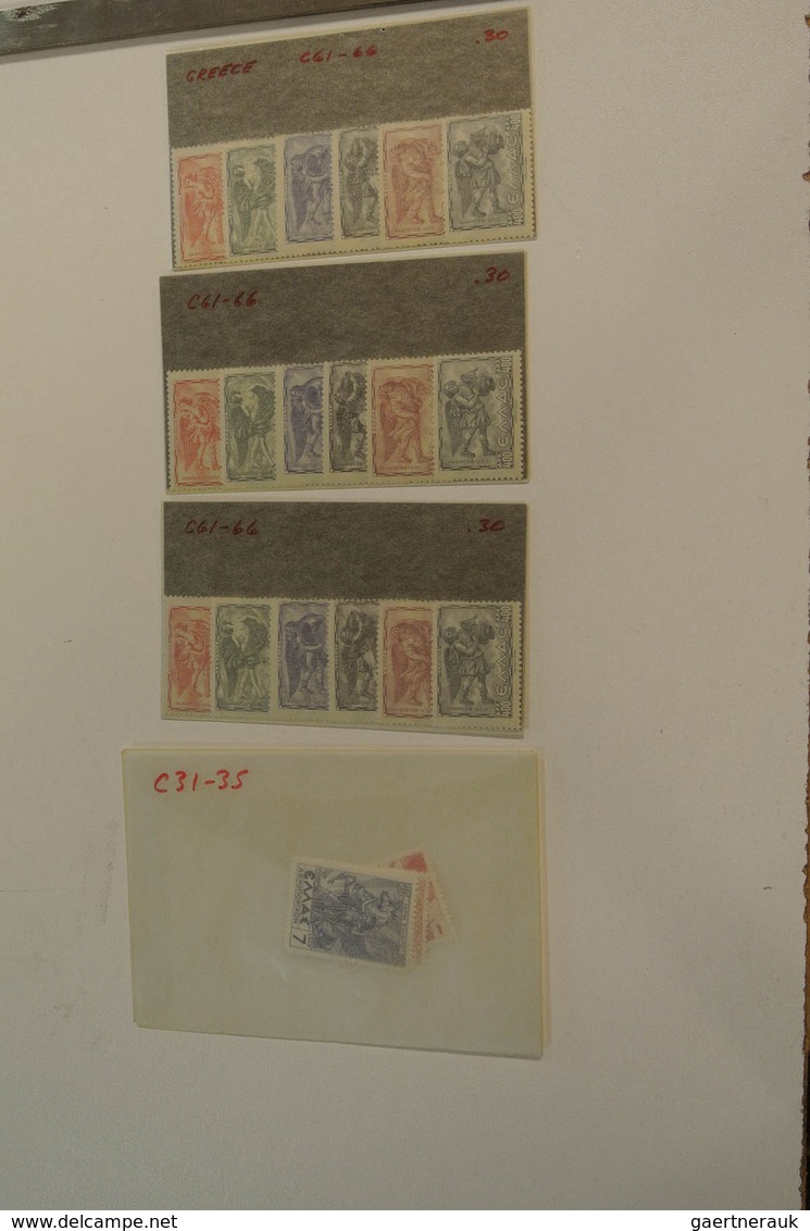 26593 Griechenland: 1960-1990. Small box with glassines with a mint and used stock Greece 1960-1990.