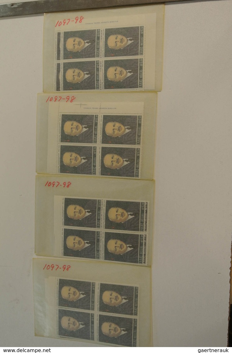 26593 Griechenland: 1960-1990. Small box with glassines with a mint and used stock Greece 1960-1990.