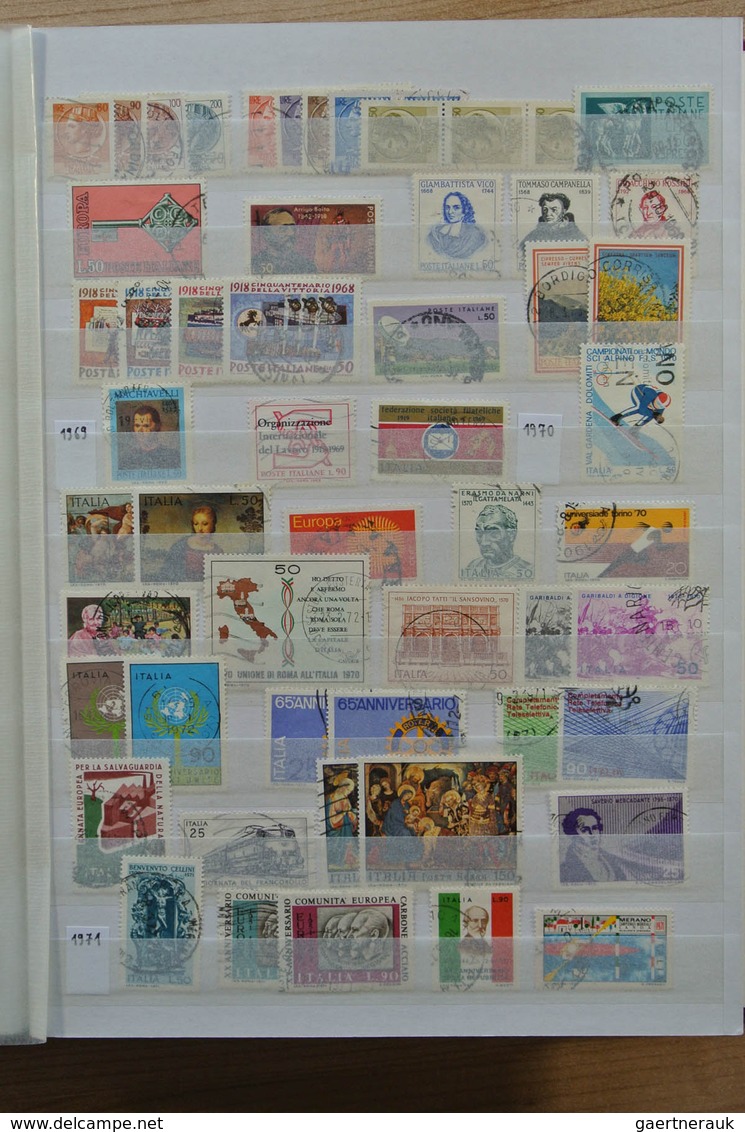 26918 Italien: 1852-1990. Stockbook with a nice used collection Italy and old Italian States 1852-1990.