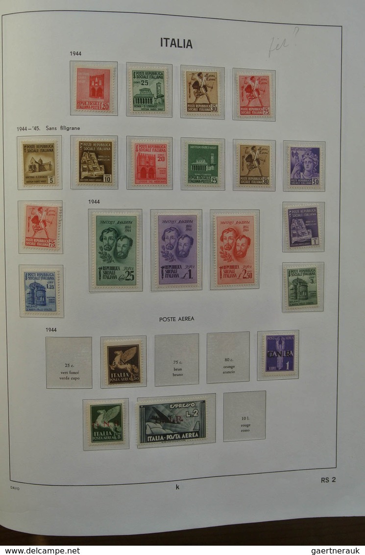 26928 Italien: 1861-1975. MNH, mint hinged and used collection Italy 1861-1975 in 2 Davo cristal albums an