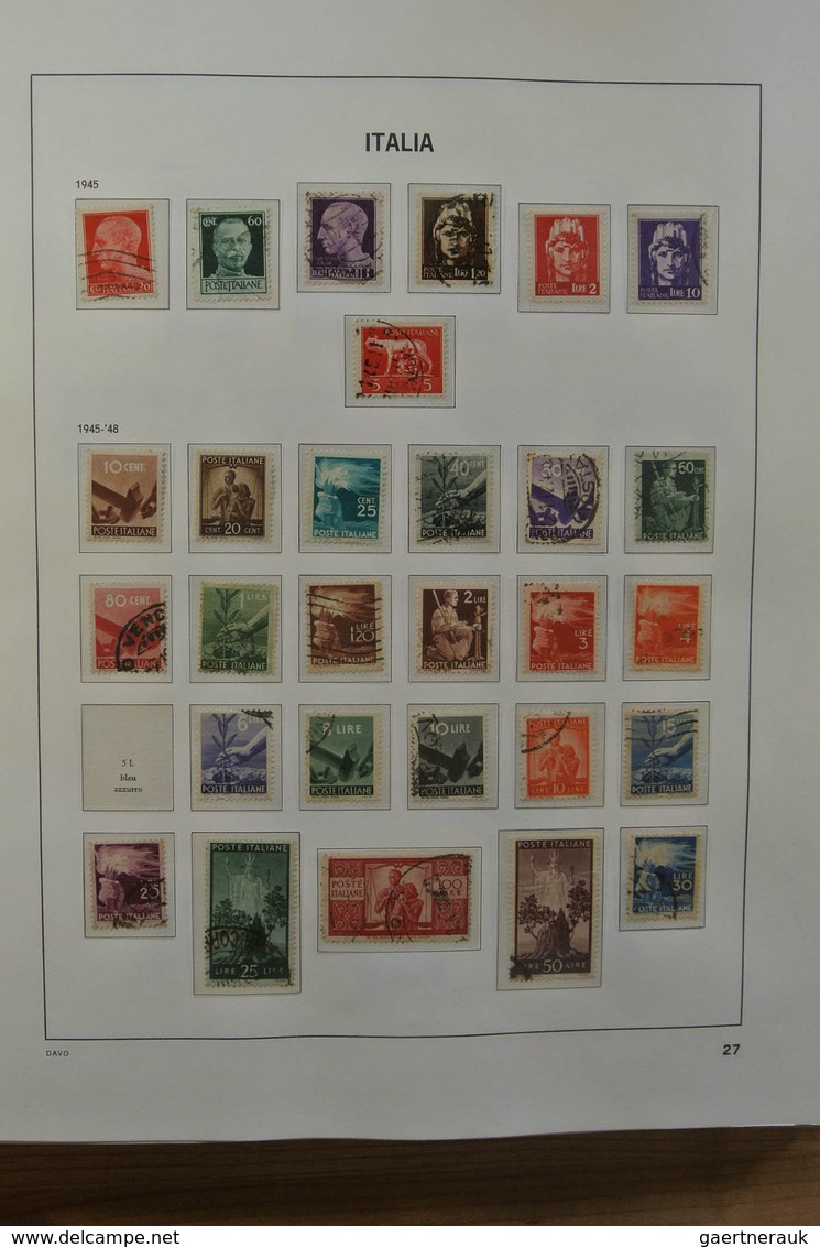 26928 Italien: 1861-1975. MNH, mint hinged and used collection Italy 1861-1975 in 2 Davo cristal albums an