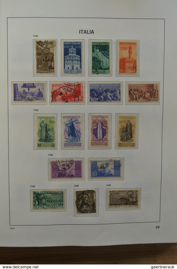 26928 Italien: 1861-1975. MNH, mint hinged and used collection Italy 1861-1975 in 2 Davo cristal albums an