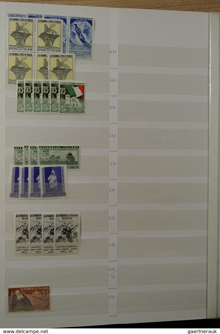 26985 Italien: 1926-1981. Stockbook With Various MNH Sets Of Italy 1926-1981. Much Material, Cat. Value Ca - Marcophilie