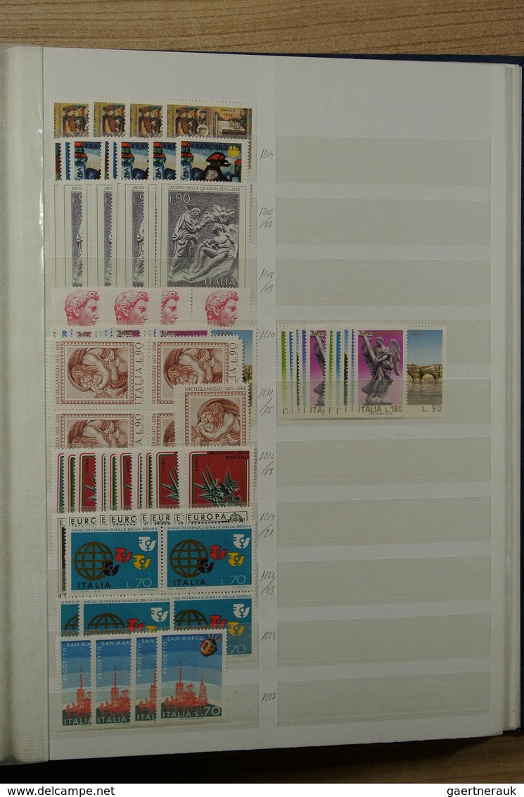 26985 Italien: 1926-1981. Stockbook with various MNH sets of Italy 1926-1981. Much material, cat. value ca