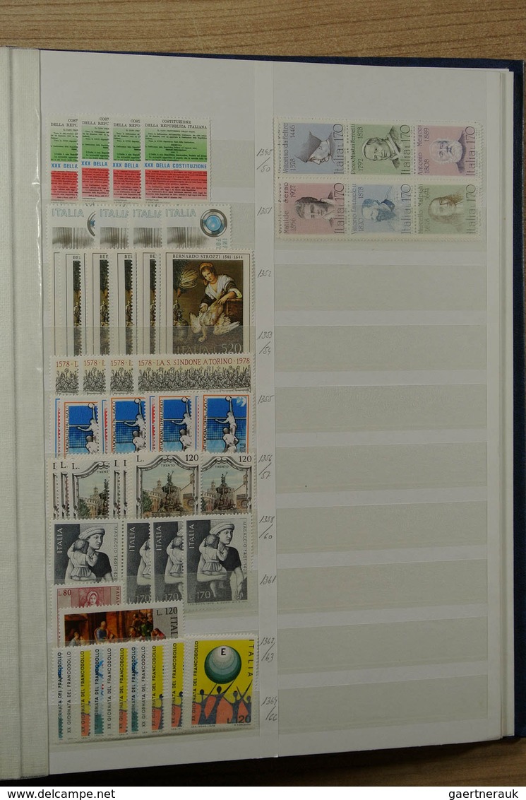 26985 Italien: 1926-1981. Stockbook with various MNH sets of Italy 1926-1981. Much material, cat. value ca