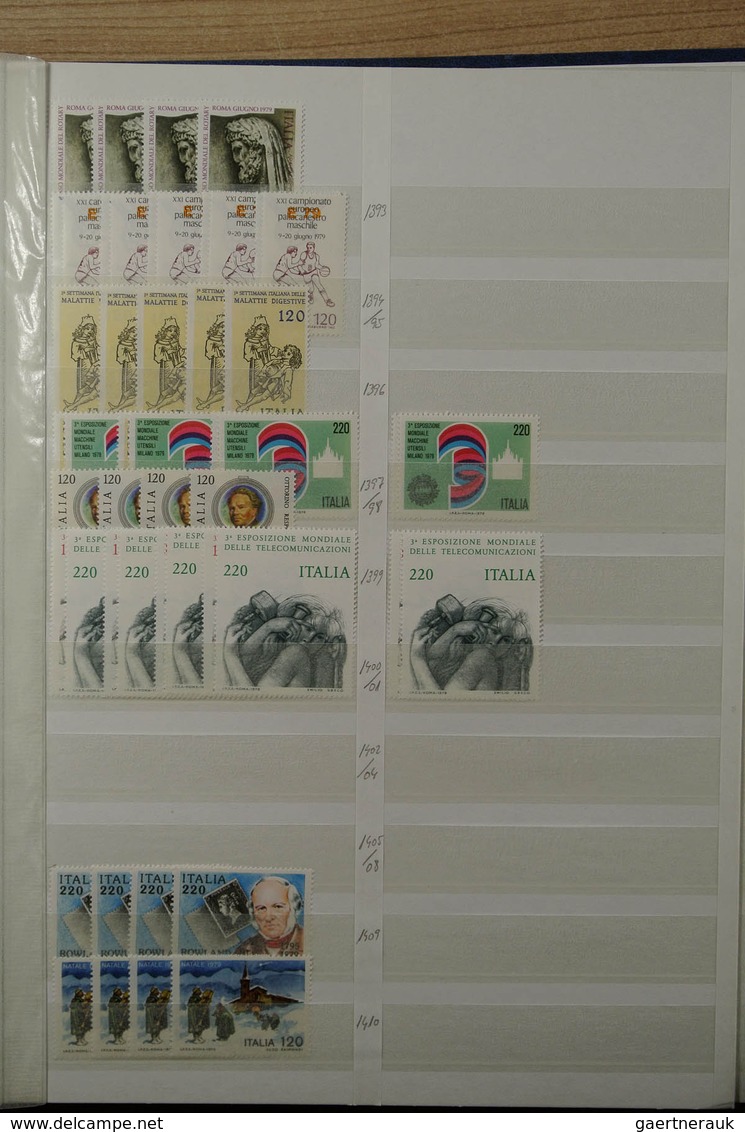 26985 Italien: 1926-1981. Stockbook with various MNH sets of Italy 1926-1981. Much material, cat. value ca
