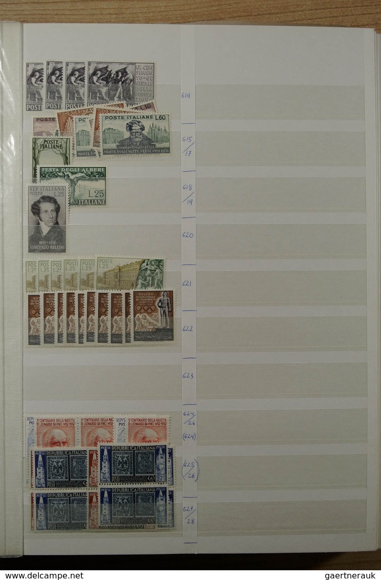 26985 Italien: 1926-1981. Stockbook with various MNH sets of Italy 1926-1981. Much material, cat. value ca