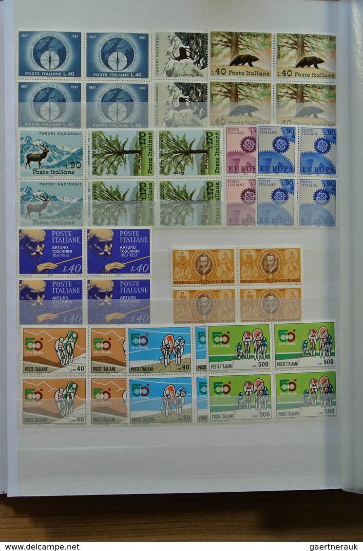 26986 Italien: 1926-1979. Wonderful mint never hinged collection, in beautiful condition, all collected in