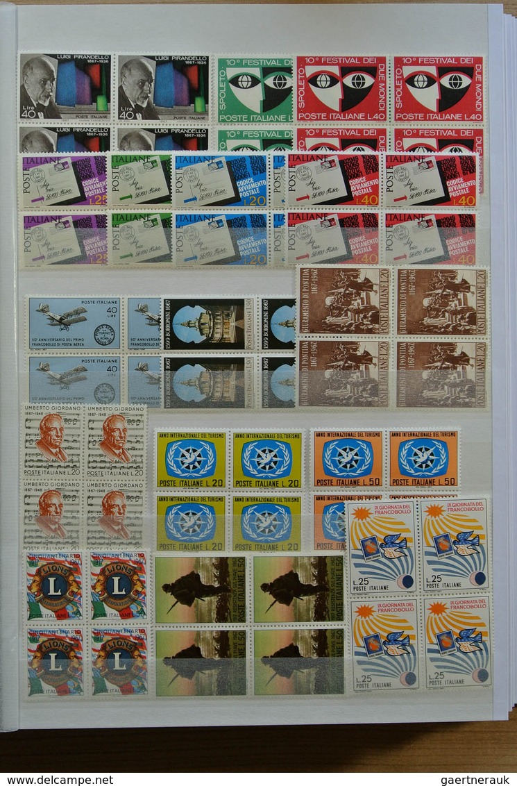 26986 Italien: 1926-1979. Wonderful mint never hinged collection, in beautiful condition, all collected in