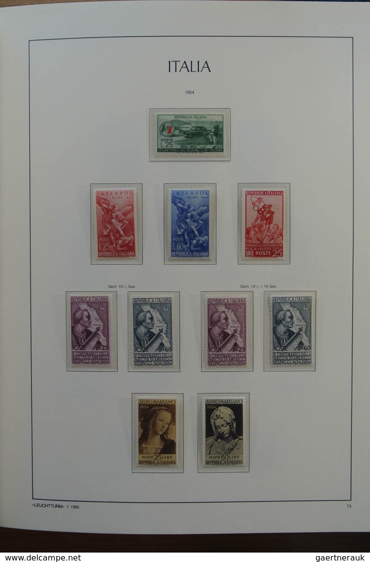 27005 Italien: 1945-1999. Almost complete, mostly MNH (few older stamps hinged) collection Italy 1945-1999