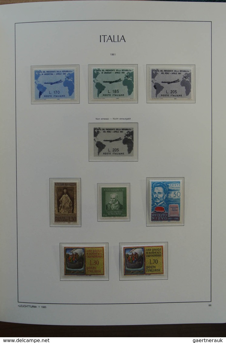 27005 Italien: 1945-1999. Almost complete, mostly MNH (few older stamps hinged) collection Italy 1945-1999