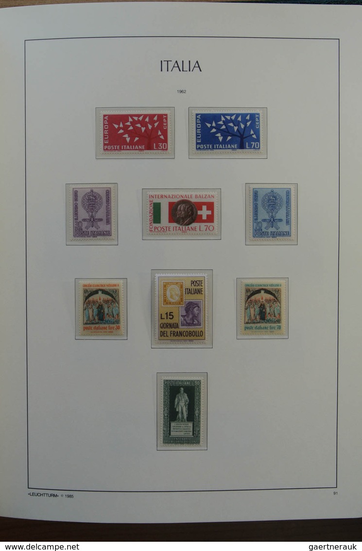 27005 Italien: 1945-1999. Almost complete, mostly MNH (few older stamps hinged) collection Italy 1945-1999