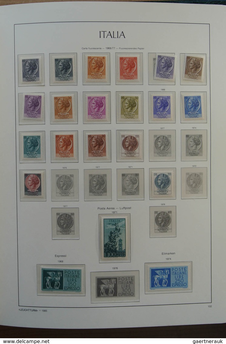 27005 Italien: 1945-1999. Almost complete, mostly MNH (few older stamps hinged) collection Italy 1945-1999