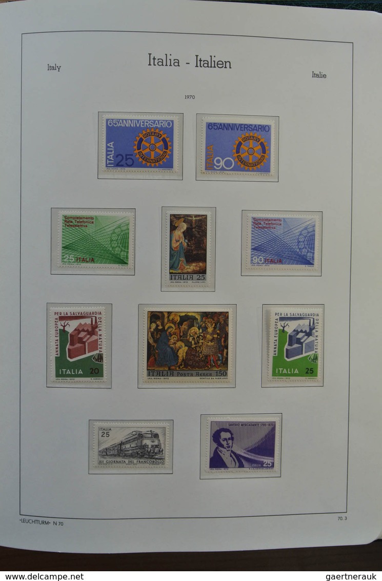 27005 Italien: 1945-1999. Almost complete, mostly MNH (few older stamps hinged) collection Italy 1945-1999