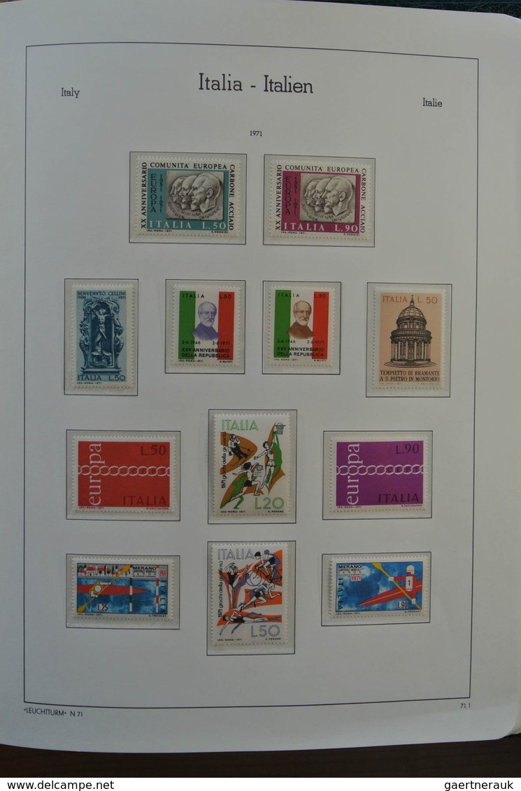 27005 Italien: 1945-1999. Almost complete, mostly MNH (few older stamps hinged) collection Italy 1945-1999