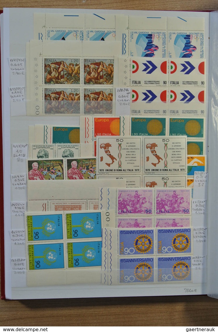 27013 Italien: 1950-1986. Extensive MNH engros lot Italy 1950-1986 in 2 stockbooks, inlcluding better issu