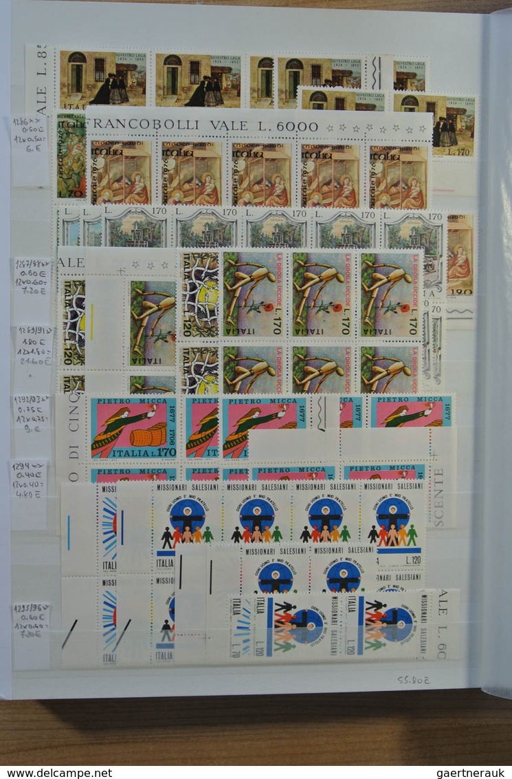 27013 Italien: 1950-1986. Extensive MNH engros lot Italy 1950-1986 in 2 stockbooks, inlcluding better issu