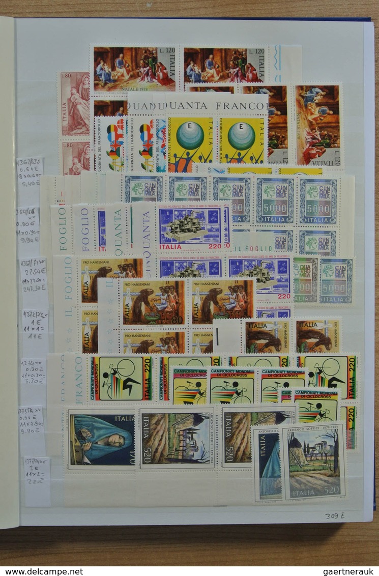 27013 Italien: 1950-1986. Extensive MNH engros lot Italy 1950-1986 in 2 stockbooks, inlcluding better issu