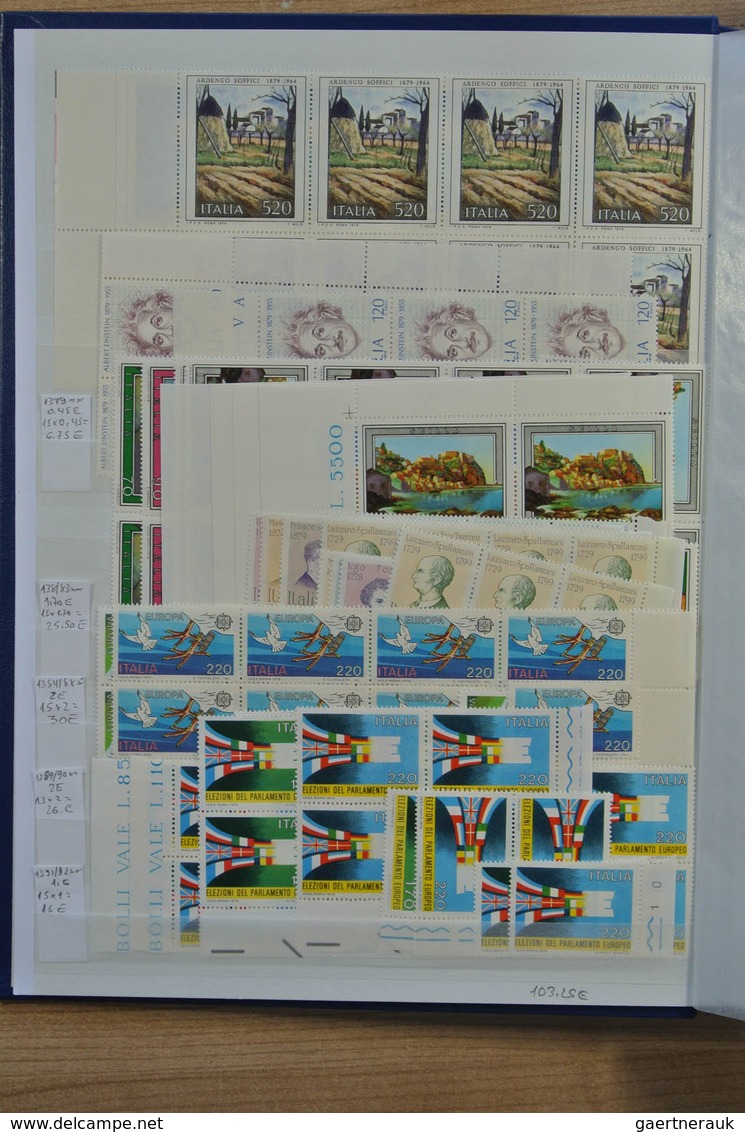 27013 Italien: 1950-1986. Extensive MNH engros lot Italy 1950-1986 in 2 stockbooks, inlcluding better issu