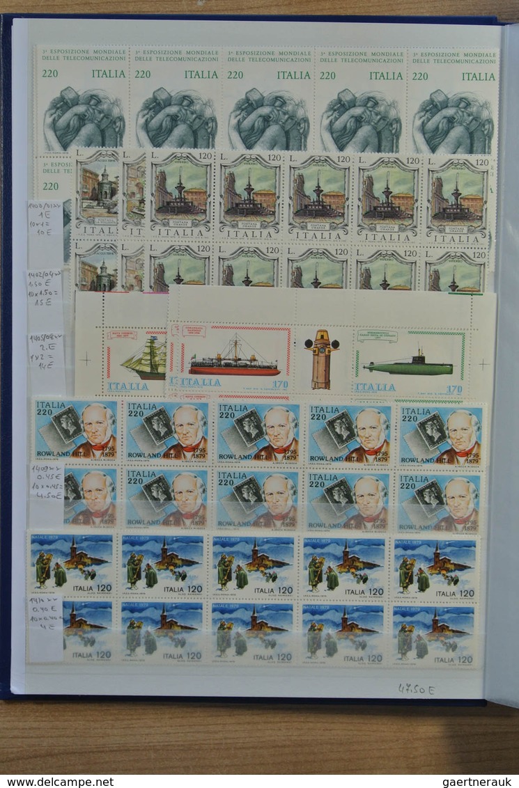 27013 Italien: 1950-1986. Extensive MNH engros lot Italy 1950-1986 in 2 stockbooks, inlcluding better issu