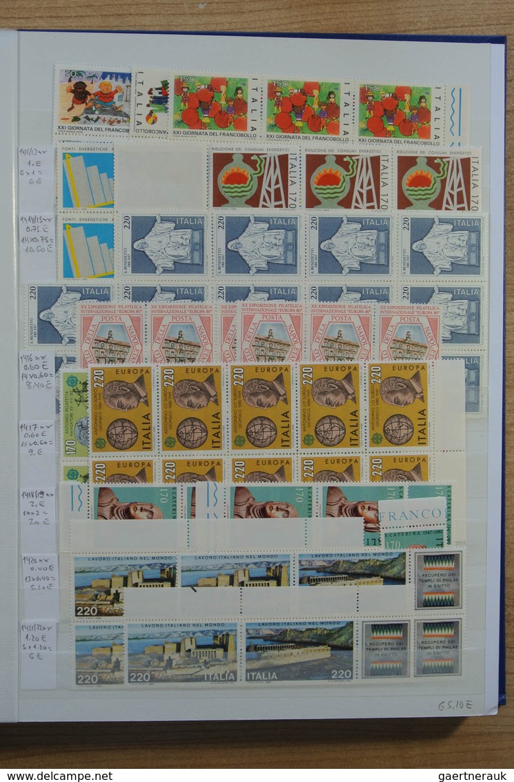 27013 Italien: 1950-1986. Extensive MNH engros lot Italy 1950-1986 in 2 stockbooks, inlcluding better issu